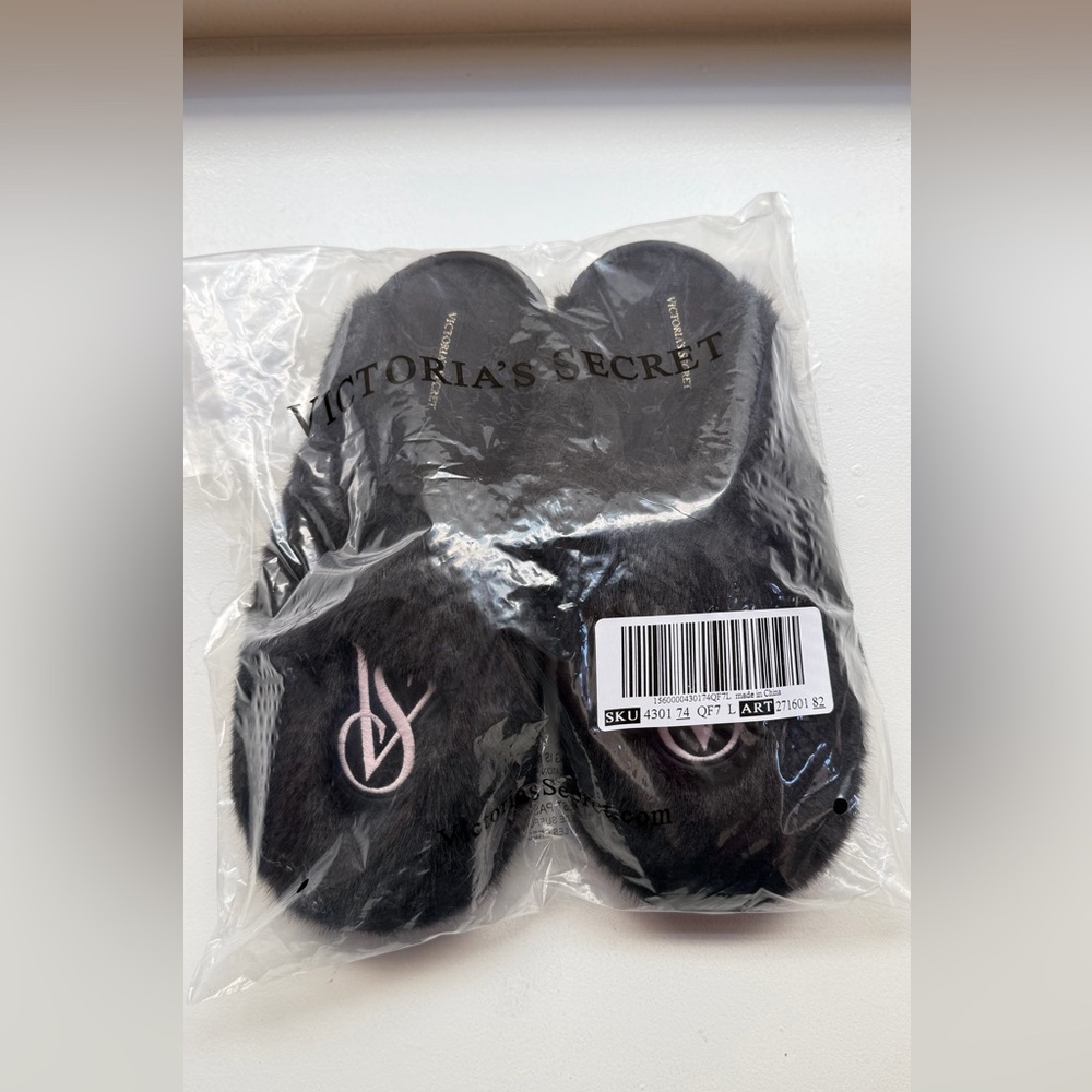 NWT VICTORIA'S SECRET Luxe Plush Closed-Toe Slippers - Picture 3 of 8